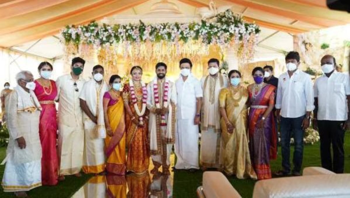 tamilnadu chief minister gift to shankar daughter marriage