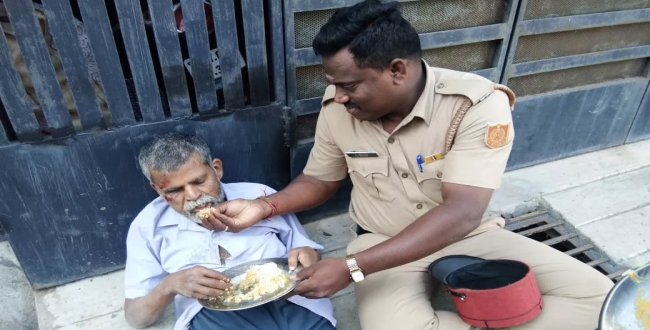 Police officer helped old man in puducherry