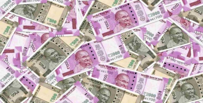 90 lakh rupee showered in wedding function