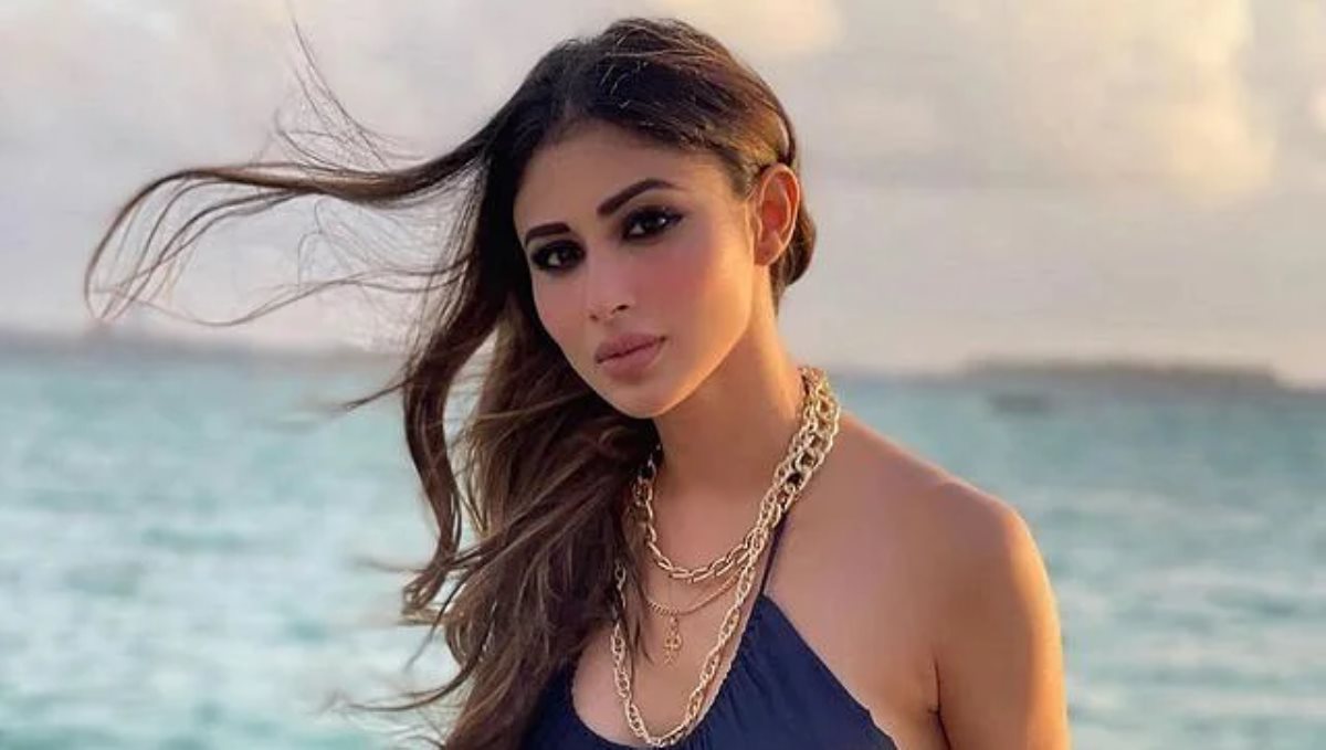 actress-mouniroy-instagram-latest-picture