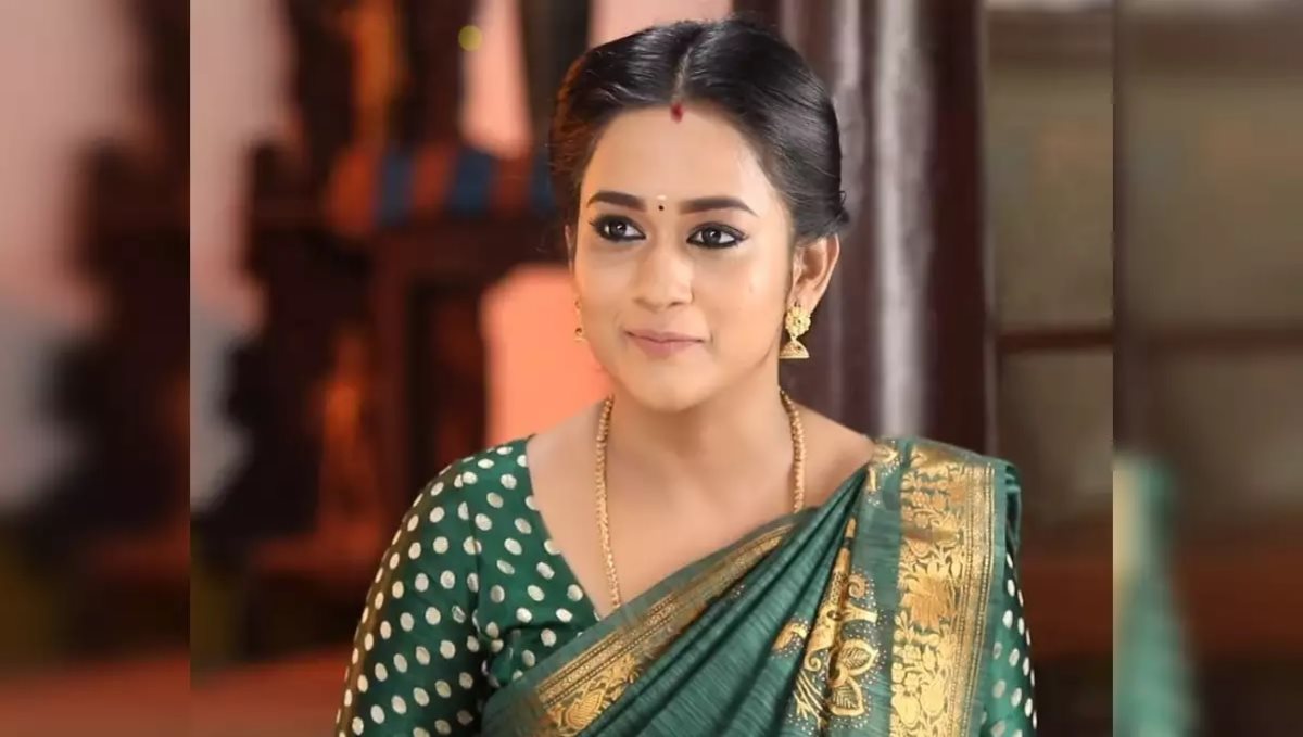 serial-actor-kaavyaa-latest-photo-9KE2RP