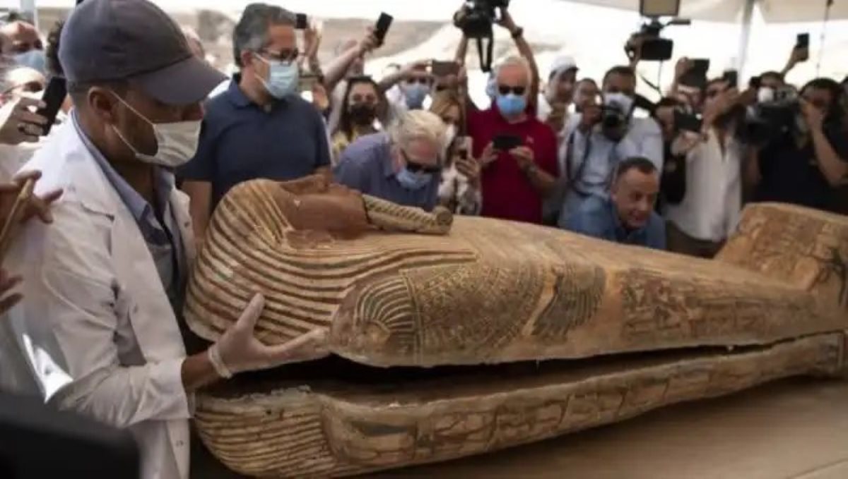 The mummy tomb, which has been sealed for 2500 years, has been opened for the first time.