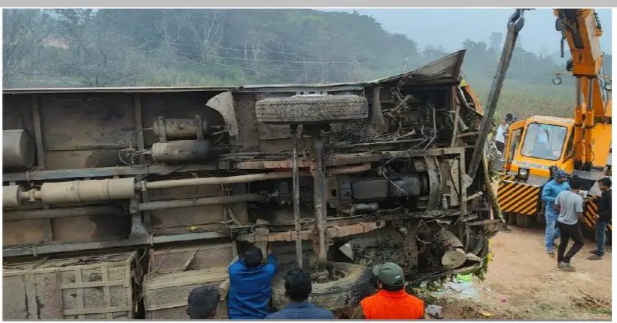 Death cry heard early in the morning.. Bus with more than 50 devotees plunged into the lake.. Sensation in Karnataka.!