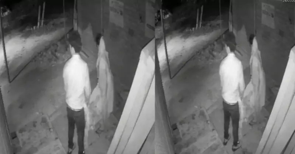 abandoned-elderly-mother-ayodhya-road