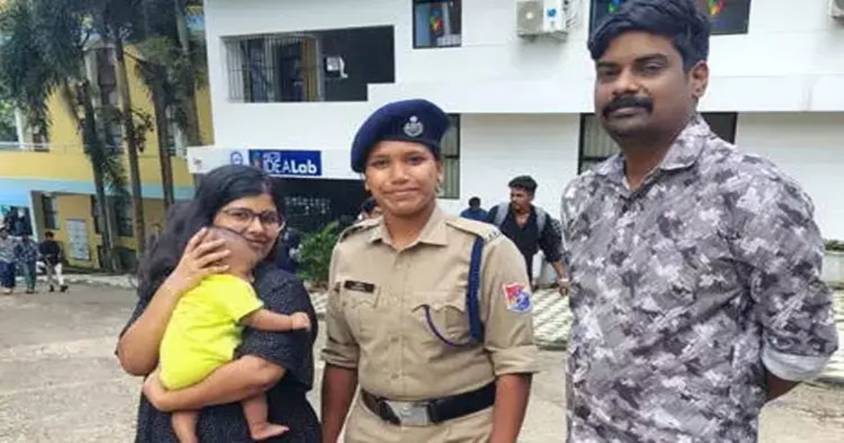 woman-police-officer-breastfeeds-baby