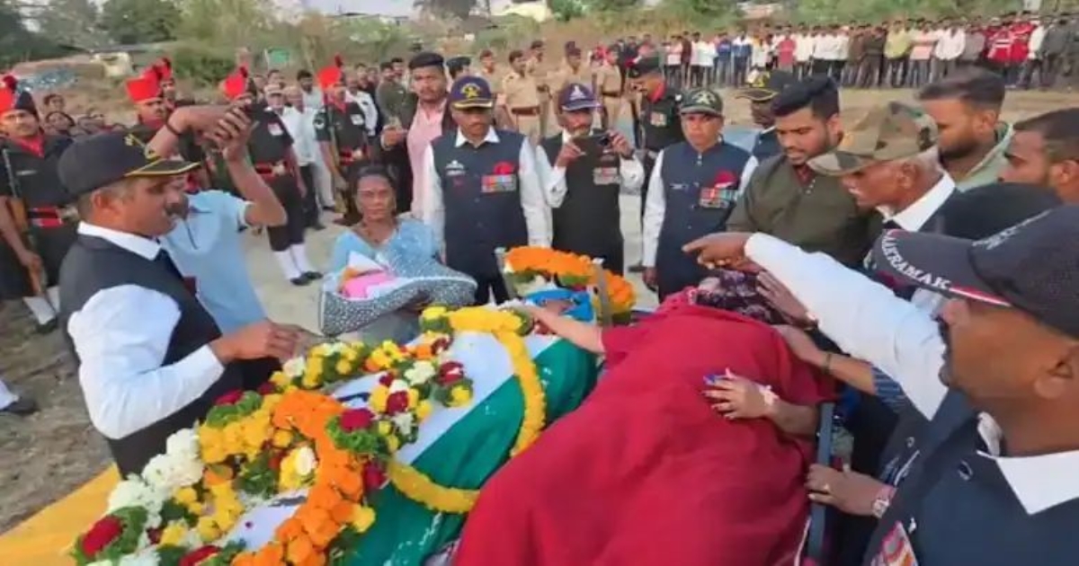 satara-army-soldier-dies-road-accident-before-childbirt