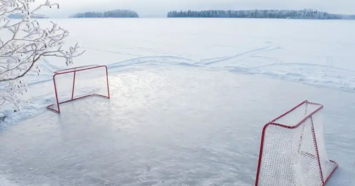 china-lanzhou-water-freeze-street-turned-ice-rink-incid