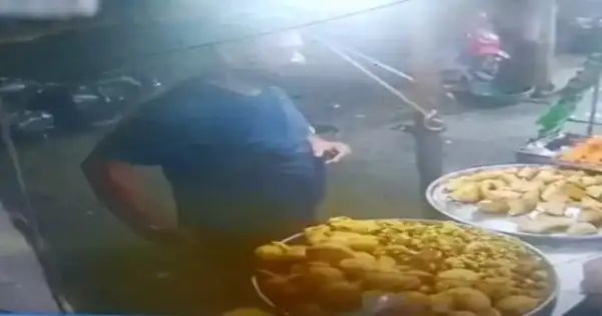 jhansi-railway-employee-collapses-while-drinking-tea