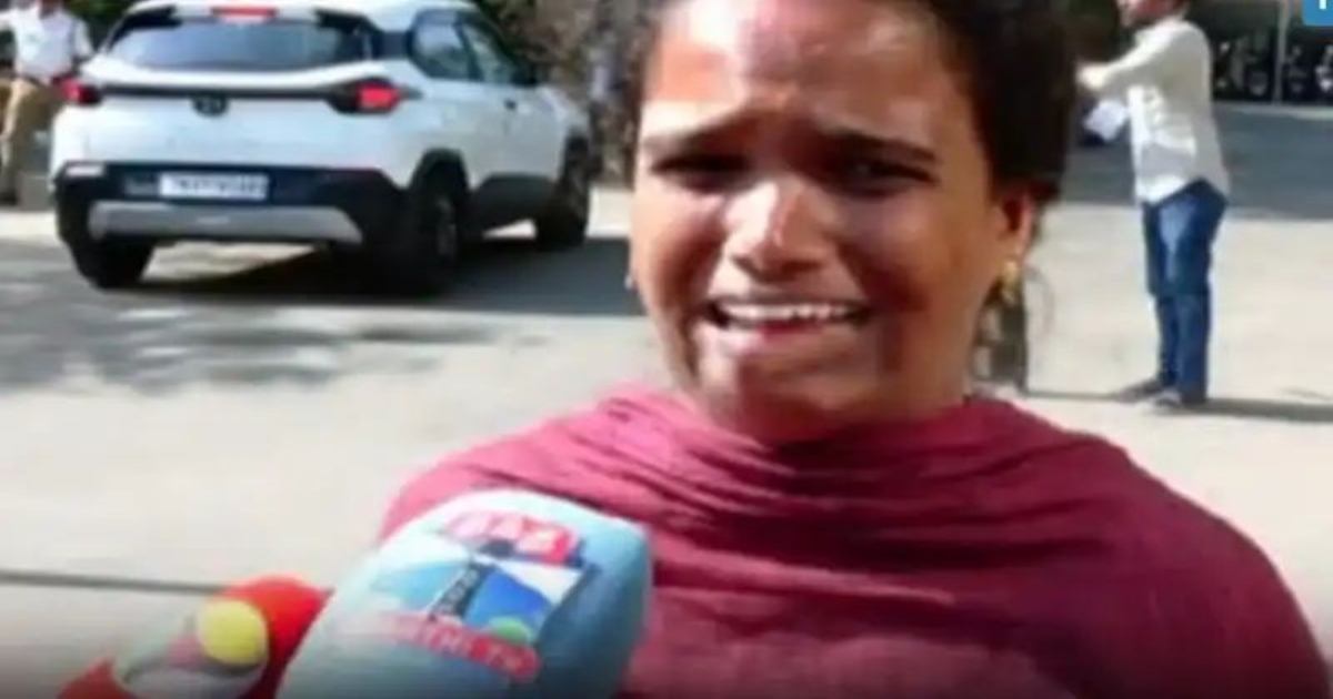 karur-stampede-victim-mother-job-appointment-controvers