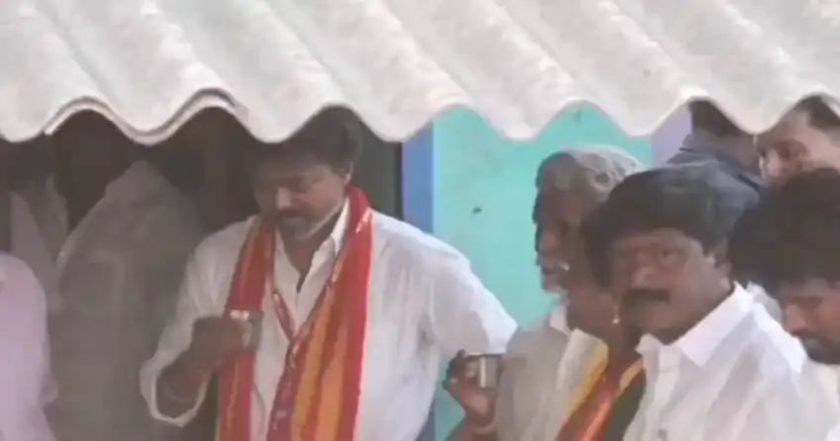 vijay-maduranthakam-road-show-tea-shop-tractor