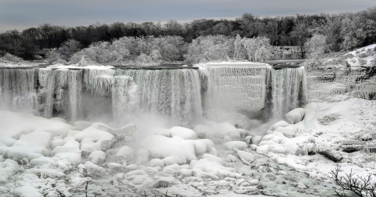 A snow storm that has never been seen in America.. Niagara Falls frozen as a glacier.. Surprising photo..!