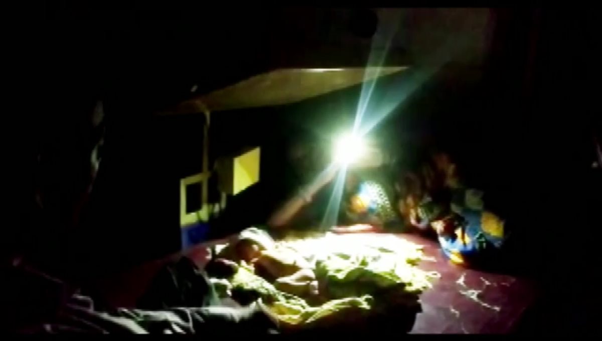 Odisha Ganjam Near Hospital Delivery done by mobile torch light due to power cut