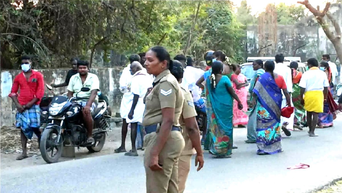 Salem Omalur Love Marriage Couple stay Omalur Police Station 