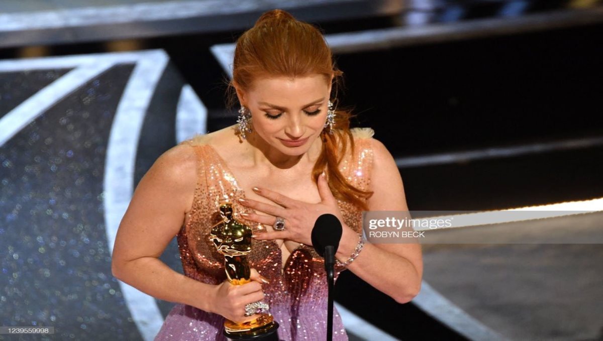 Jessica Chastain gets the Oscar for Best Actress Movie of The Eyes of Tammy Faye