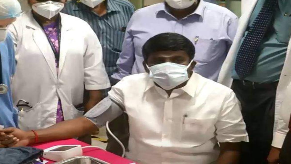 health minister vijayabaskar vaccinated against covid 19