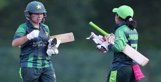 PCB announces money offer to women cricketers
