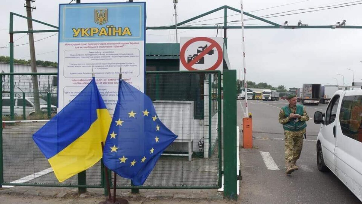 Ukraine Peoples Getting Out From Nation via Poland Border 
