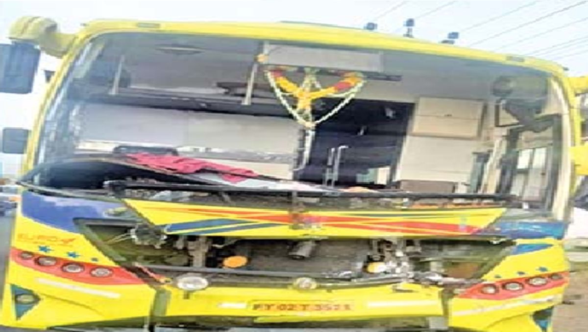 Pondicherry Govt Bus Private Bus Crash 10 Injured 