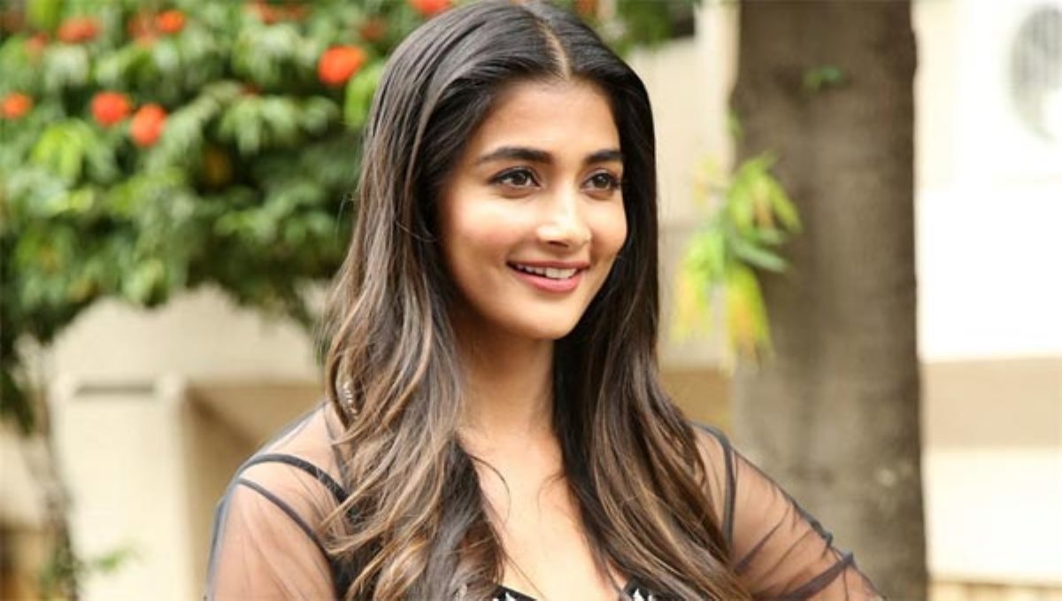 pooja-hegde-acted-different-role-in-telungu-movie