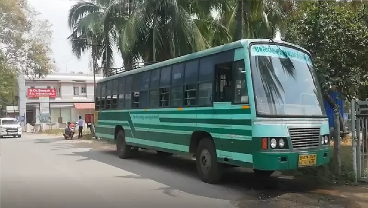 Tirunelveli Radhapuram Woman Slipped from Running Bus Got Injury Admitted Hospital 