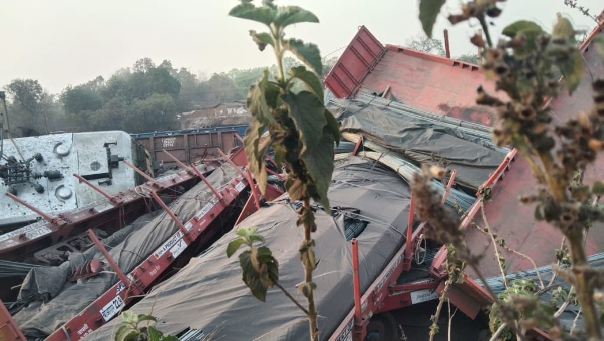 Chhattisgarh Goods Train Accident Inculding Engine 7 Compartments derailed 