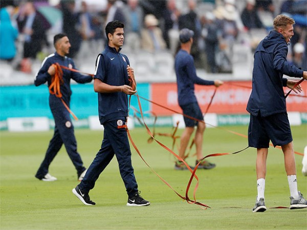 sachin-son-worked-as-stadium-labor-at-london
