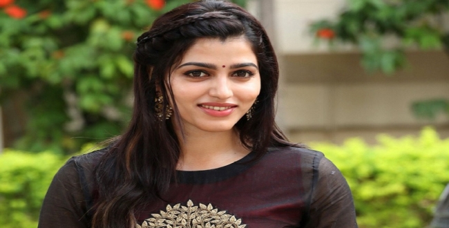 actress-dhansika-published-video-about-neasamani