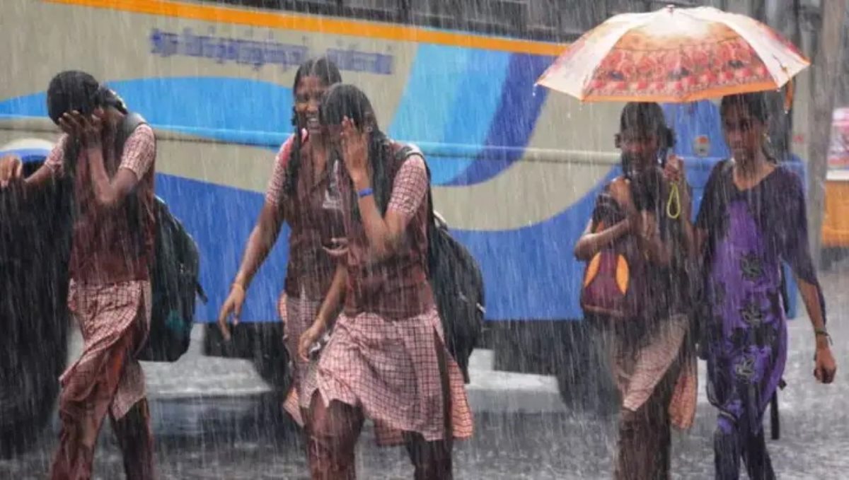 schools leave in valparai for heavy rain 