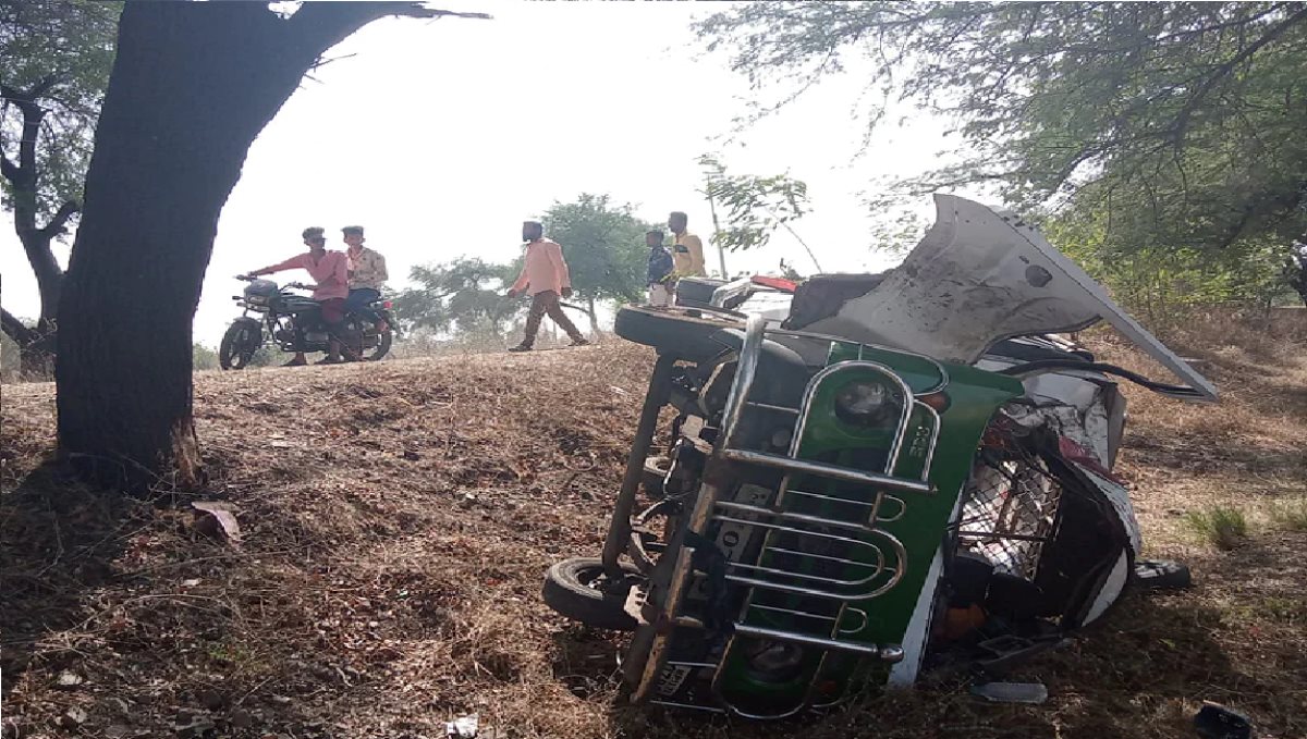 madhya-pradesh-ujjain-school-van-accident-driver-died-1