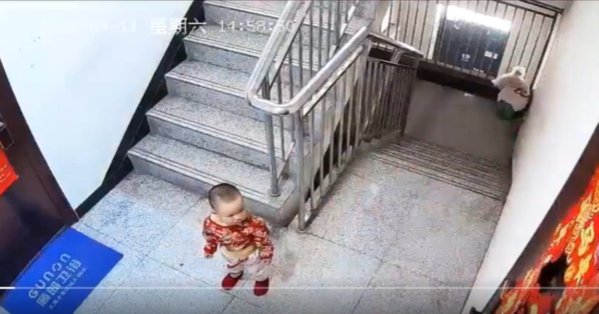 child-locked-outside-door-viral-video-rescue