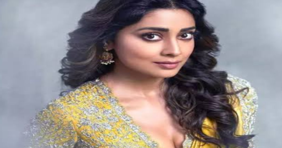 Actress Shreya latest photoshoot 