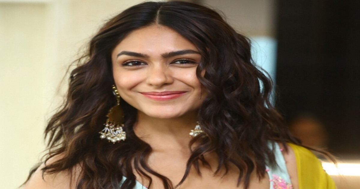 Mrunal thakur buy flats in Mumbai 