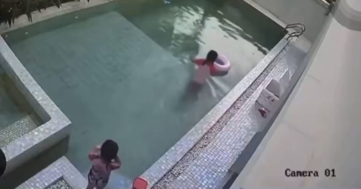 kids-drown-swimming-pool-cctv-video-viral-fzsq9m