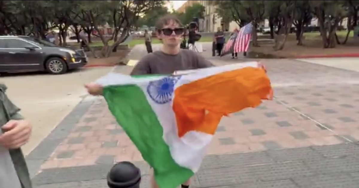 texas-dallas-indian-flag-torn-during-protest