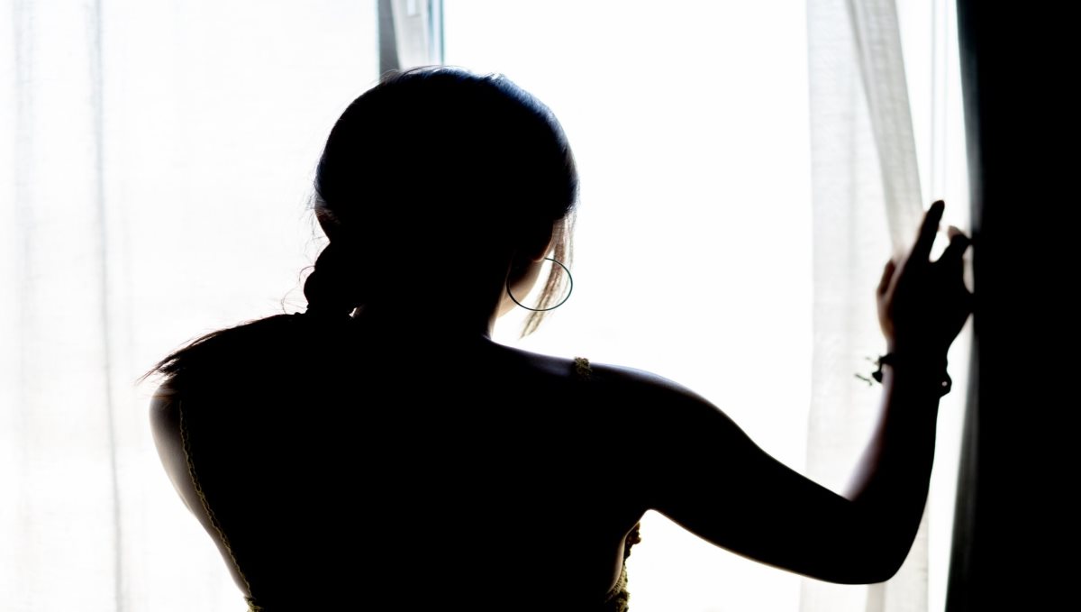 Maharashtra Pune Man Murder Attempt Wife Pushed from 4 th Floor Building
