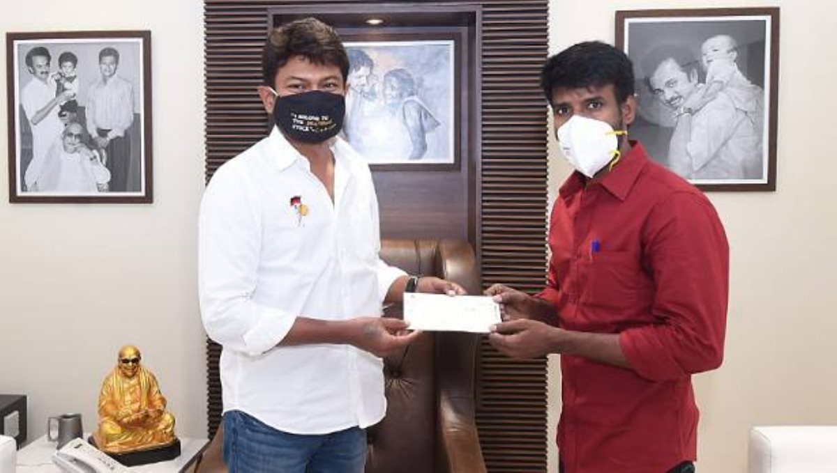 soori-gave-donate-relief-fund-to-udhayanidhi-stalin