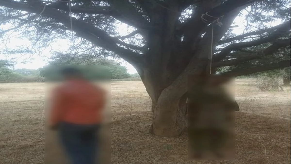 Karnataka Kolar Srinivasapur Minor Girl Love Boy Suicide Hanging On Tree 
