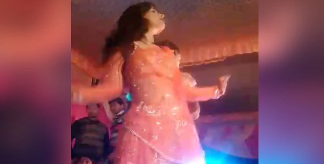 girl-attacked-by-unknown-persion-while-wedding-dance
