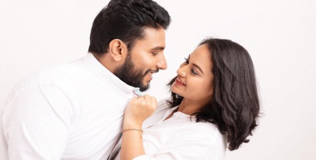 suja varunee photo shhot while pregnancy