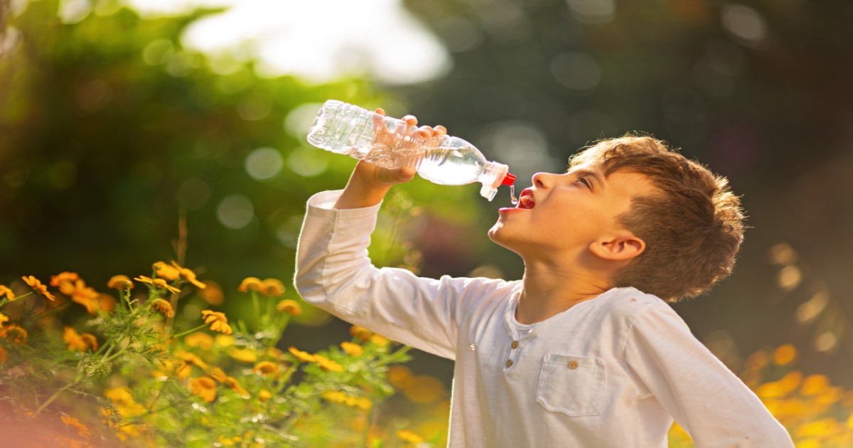 summer-season-children-carrying-tips