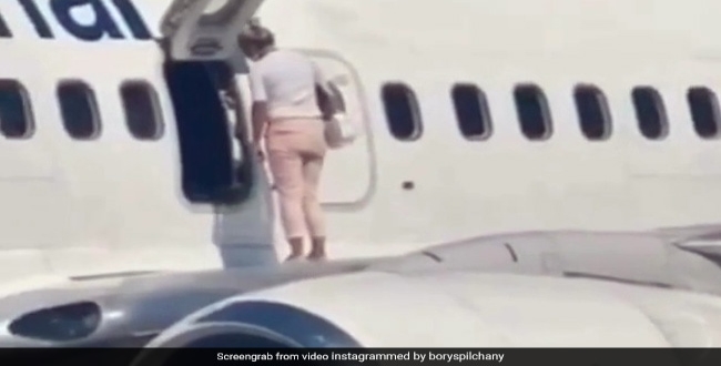 Woman Walks Onto Airplane Wing After Complaining She is Too Hot