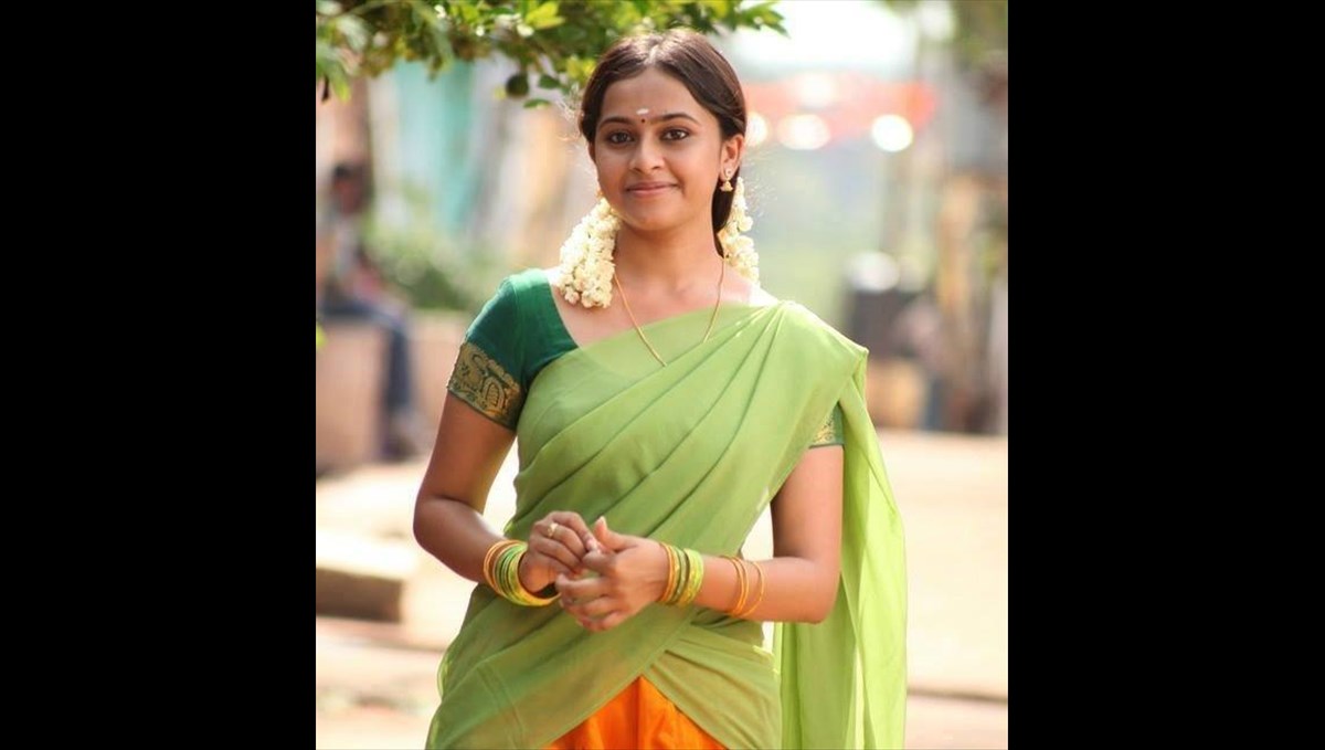 actress-sri-divya-latest-photos-without-makeup