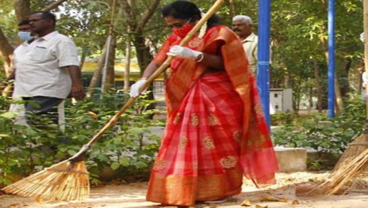 thamilisai-cleaning-park