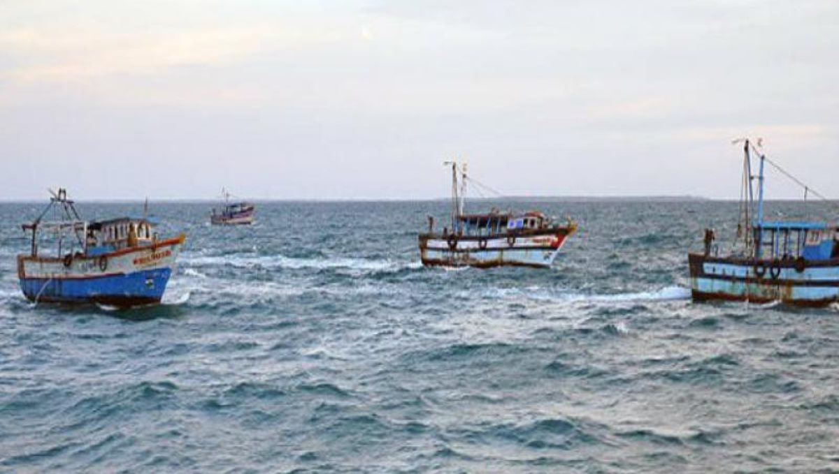 srilanka-navy-arrest-12-tamilnadu-fisherman