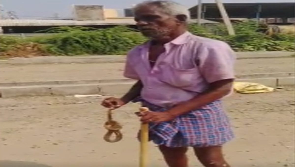 Trichy Thuraiyur Samayapuram Temple Aged Man Died after Snake Bite 