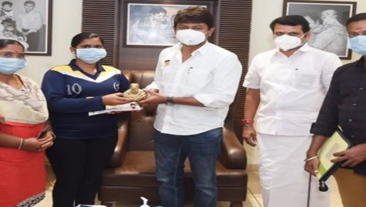 udhyanithi stalin give fund to women player
