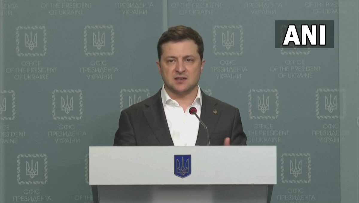 Ukraine President Announce We give weapons to anyone who wants to defend the country