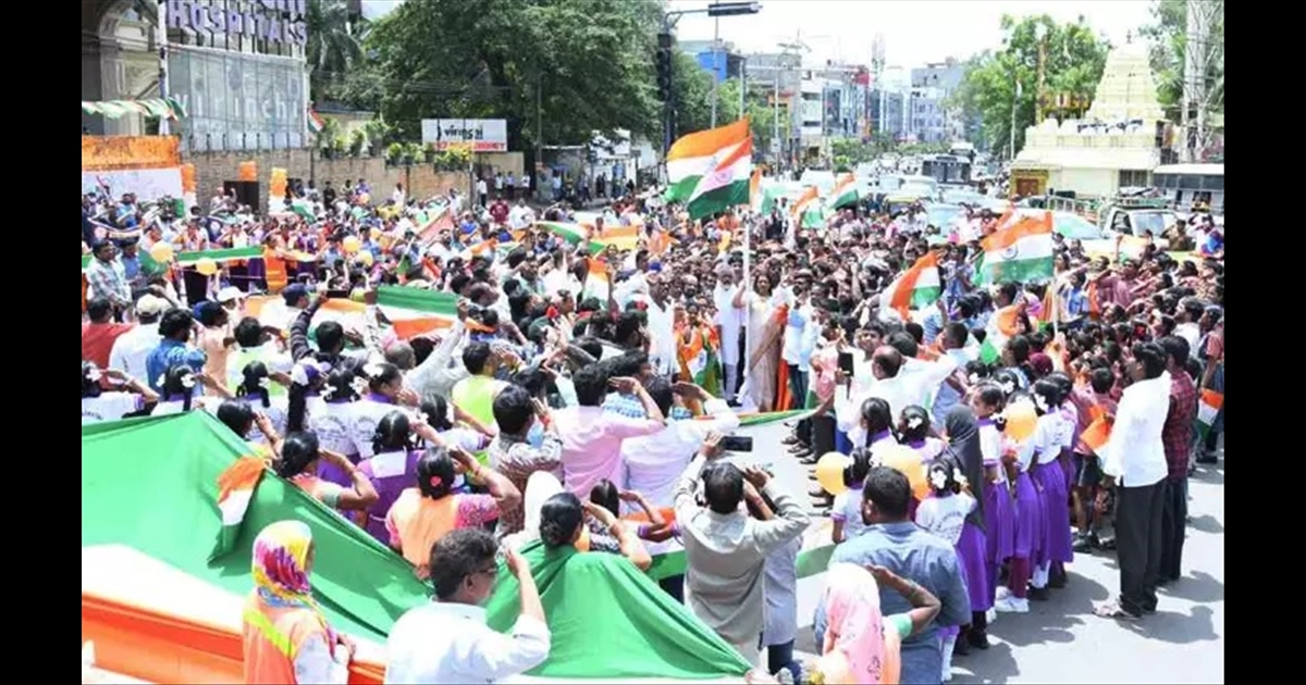 Telangana's patriotism... national anthem played simultaneously across the state.. a mesmerizing event..