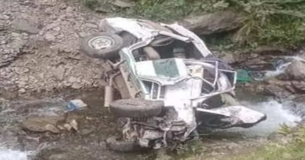 Car plunges into ditch 8 dead, 3 injured in freak accident