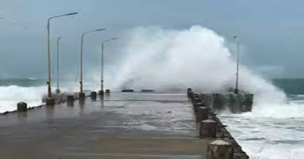 Strong north-east monsoons accompanied by strong cyclones and giant waves